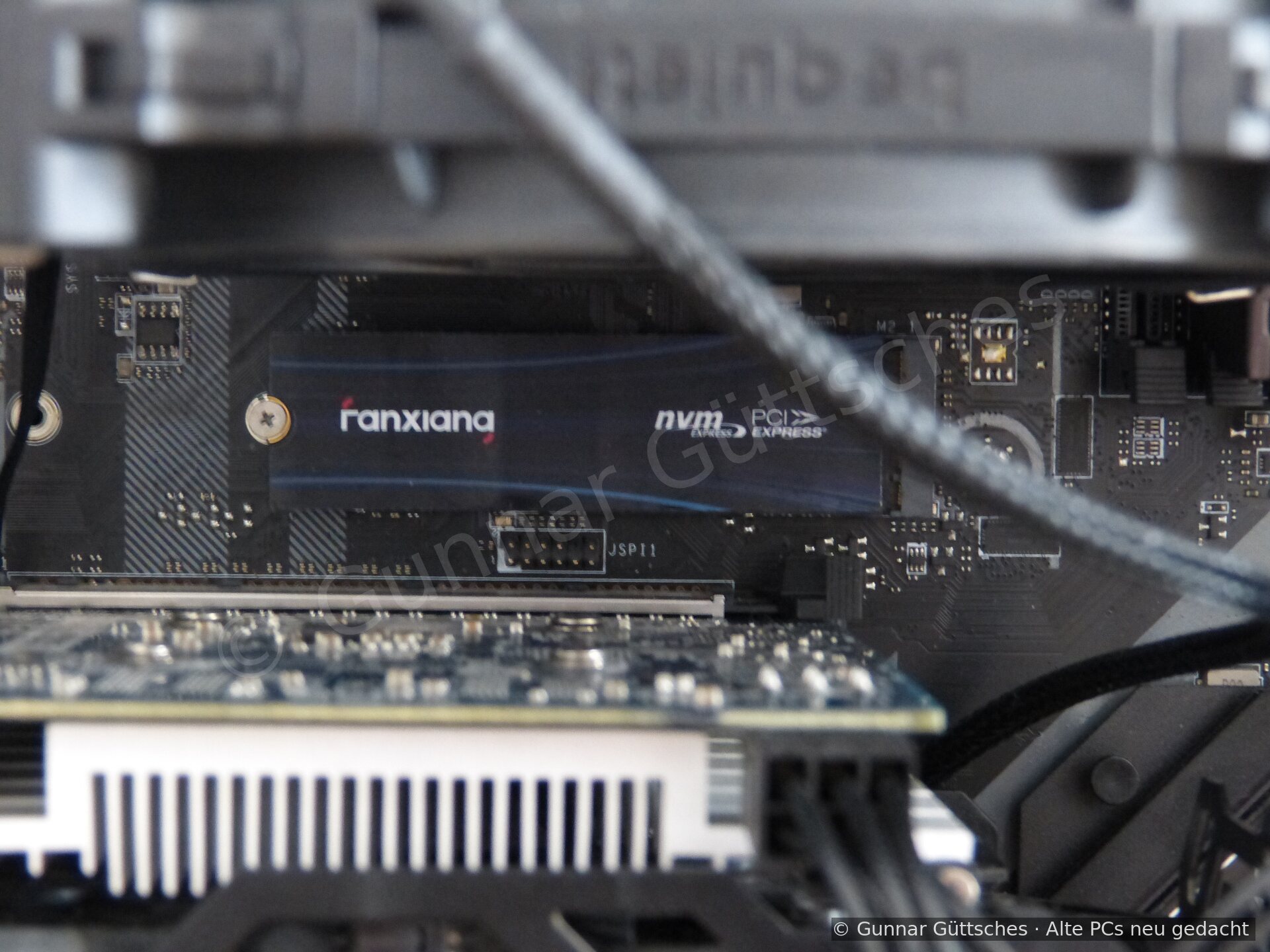 Eingebaute Fanxiang NVMe-SSD auf dem MSI-Mainboard