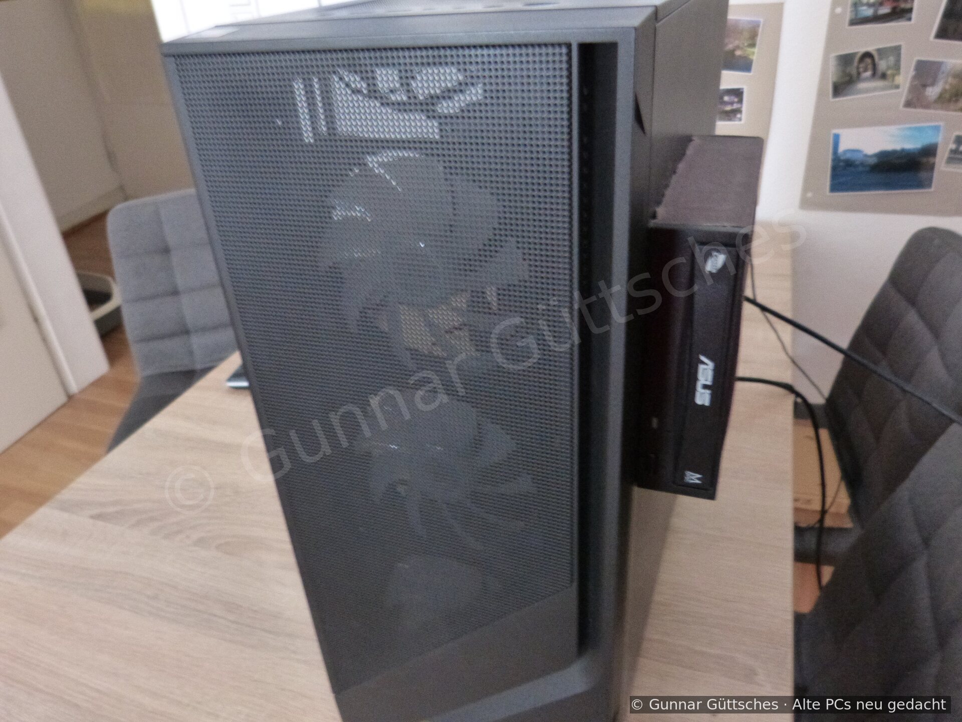 Schwarzes MSI-PC-Gehäuse mit großer Mesh-Front und ASUS-DVD-Laufwerk